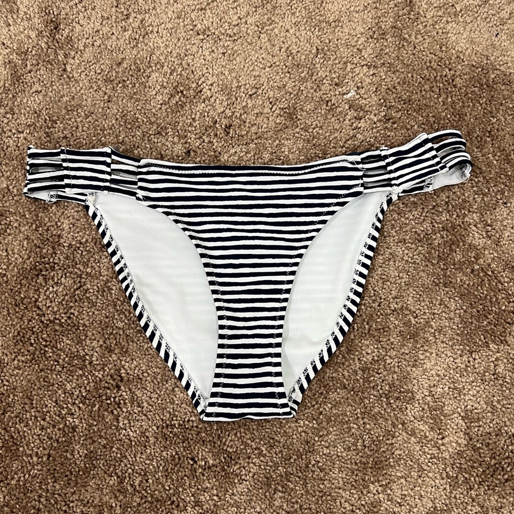 WHITE AND NAVY BLUE STRIPED BIKINI BOTTOMS